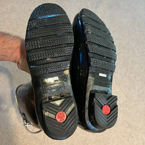 Hunter tall glossy rain boots. Size US 8. Euro 39.  Black. Worn only a few times - Picture 6 of 6